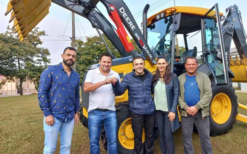 ENTREGA OFICIAL DA RETROESCAVADEIRA